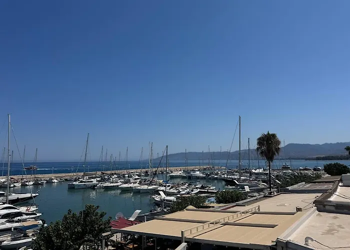 Latchi Marina View 公寓 *