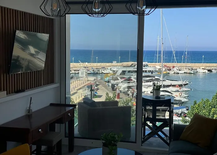 Latchi Marina View 公寓 *